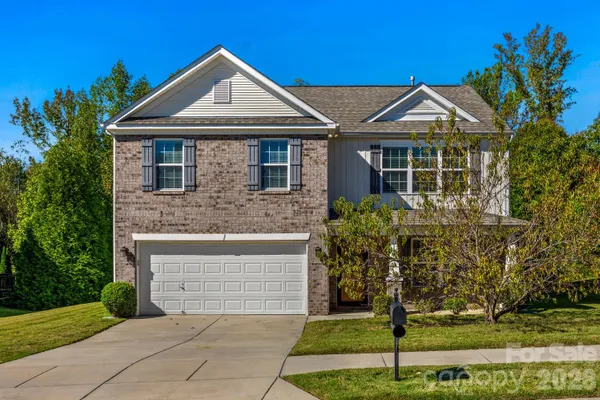 1012 ELLEN LN