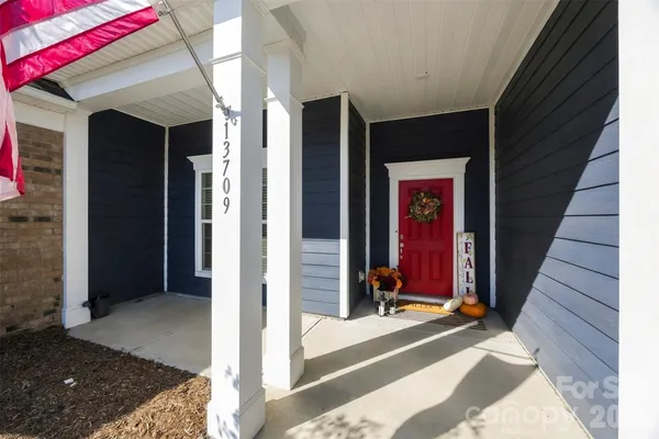 13709 BERKLEY AVE