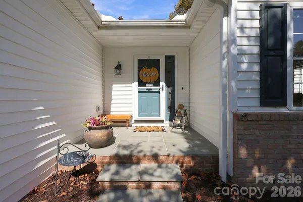 6 PEBBLE BEACH CT