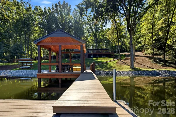 128 WICKFORD LN