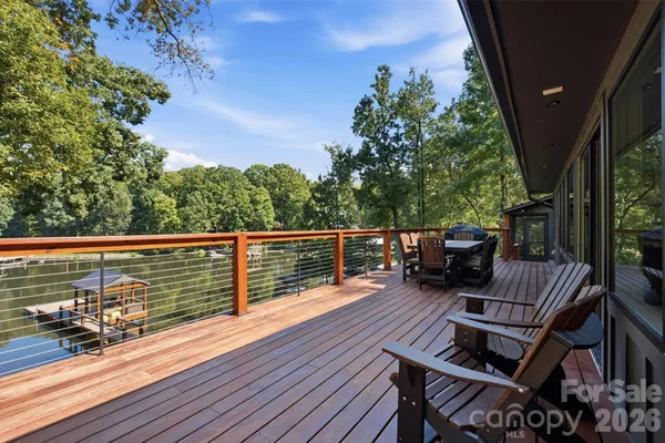 128 WICKFORD LN