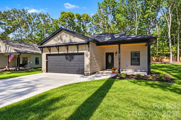 2121 WOODHURST LN
