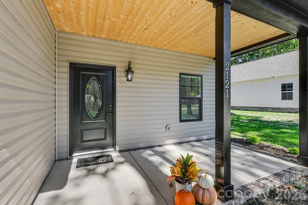 2121 WOODHURST LN