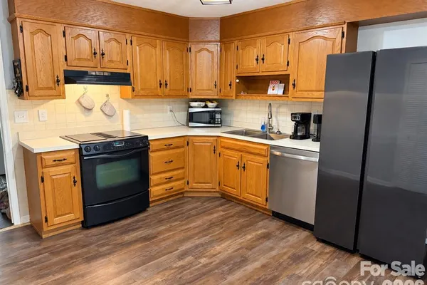 92 GREENWOOD ACRES DR