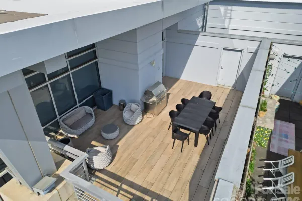 435 S TRYON ST 901