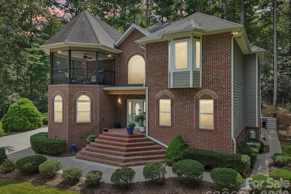 15 MADELYN LN