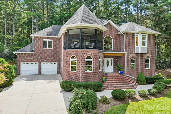 15 MADELYN LN