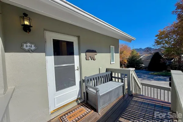 367 SKYLEAF DR D12