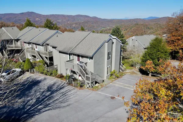 367 SKYLEAF DR D12