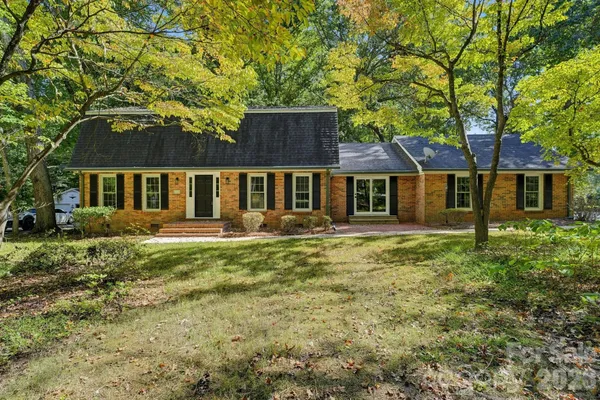 4820 GOLFVIEW CT