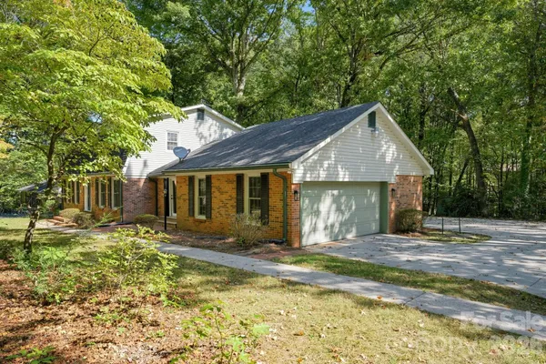 4820 GOLFVIEW CT