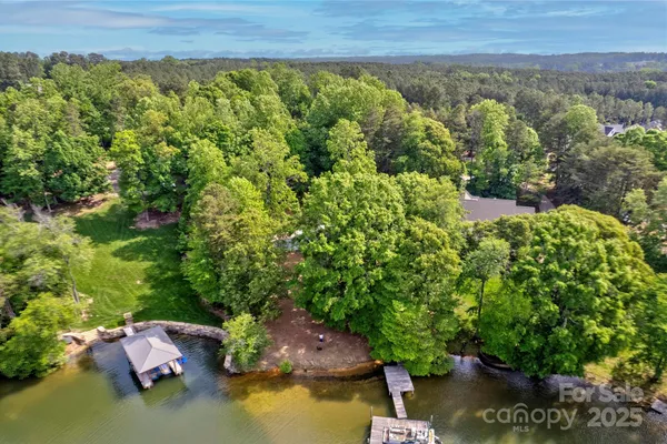 669 KENWAY LOOP