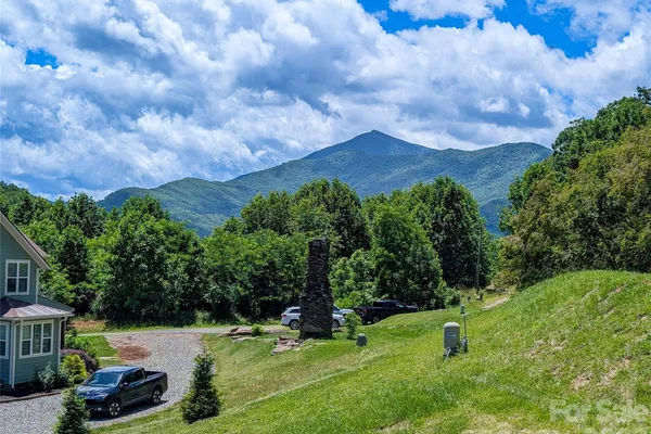 338 MAJESTIC MOUNTAIN DR