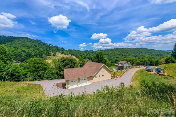 338 MAJESTIC MOUNTAIN DR