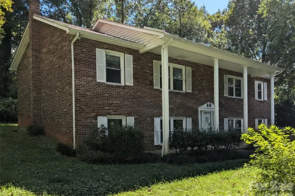 3065 WOODSTREAM DR