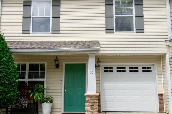 19 SINGLETON LN
