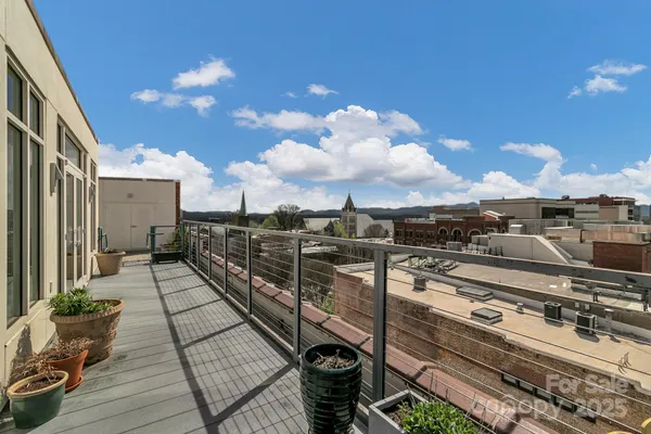 59 COLLEGE ST 402