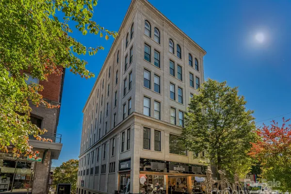 84 W WALNUT ST STE 303