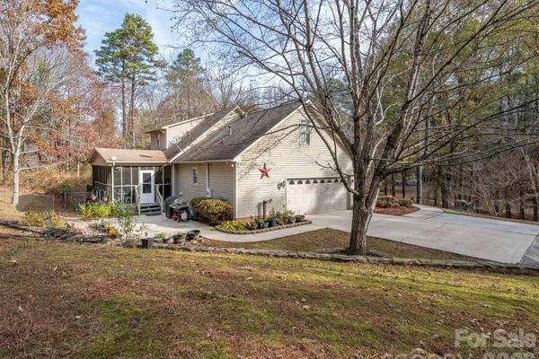1800 LAKE LYNN RD