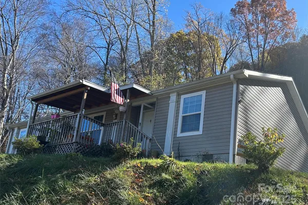 415 ROVINGWOOD DR