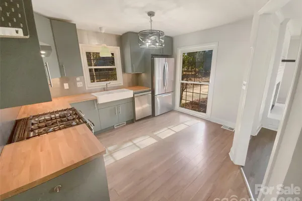4661 EASTHAVEN DR