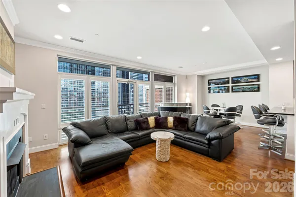 435 S TRYON ST 703
