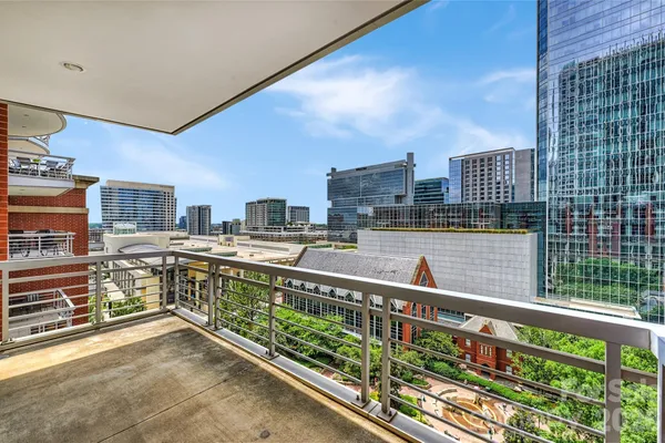 435 S TRYON ST 703