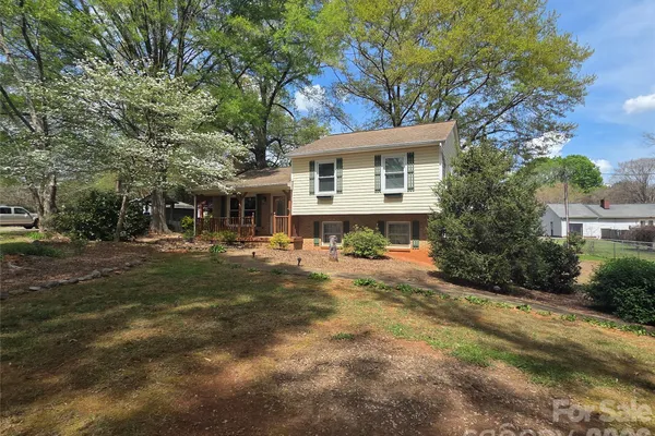 4709 OAKWOOD CIR