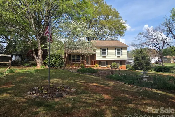 4709 OAKWOOD CIR