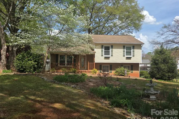 4709 OAKWOOD CIR