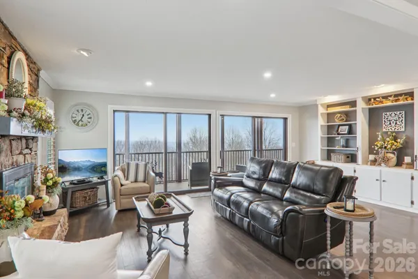 1601 FLEETWOOD PLZ