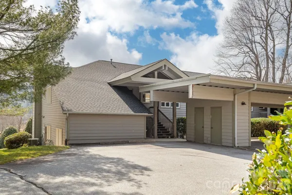 111 BLUFFVIEW LN