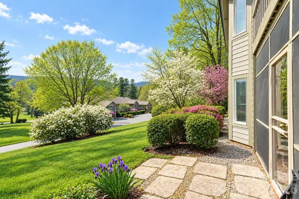 111 BLUFFVIEW LN