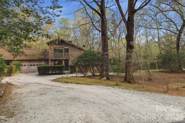 17 KNOLL DR