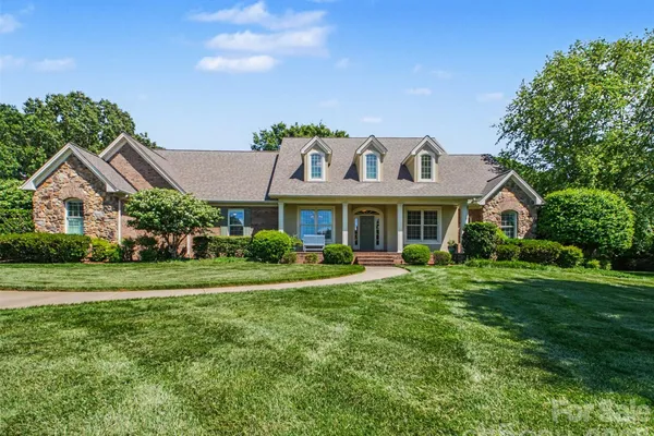 1422 STONE GATE DR