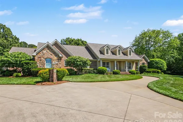 1422 STONE GATE DR