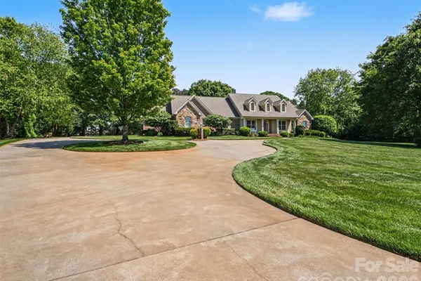 1422 STONE GATE DR