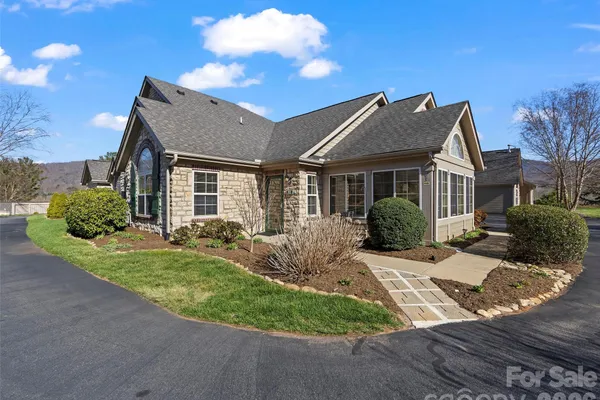 81 OUTLOOK CIR
