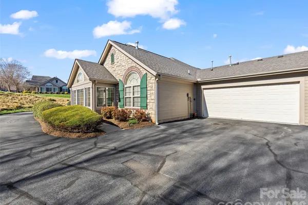 81 OUTLOOK CIR