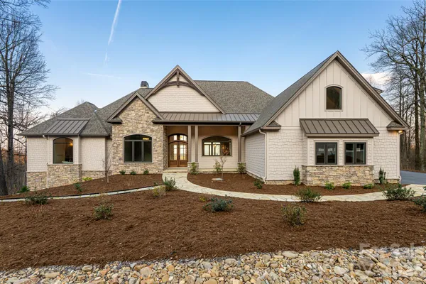 527 FALKIRK WAY