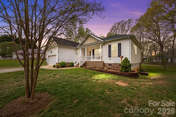 1667 WARWICK CT