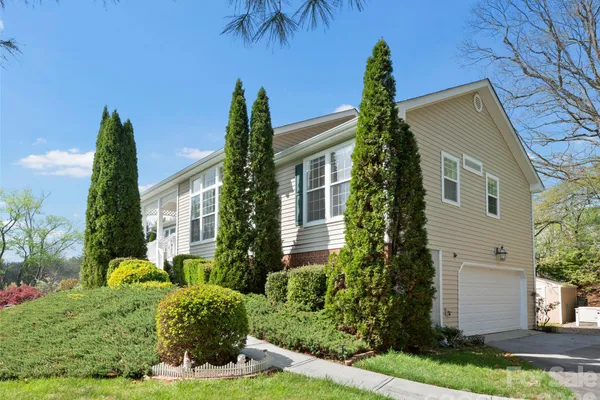 21 OLD APPLEWOOD LN