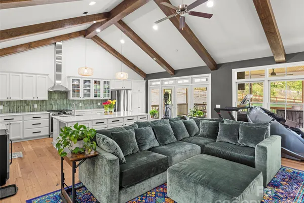 127 ROCKBRIDGE RD