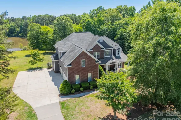 188 CAROLINA CROSSING DR