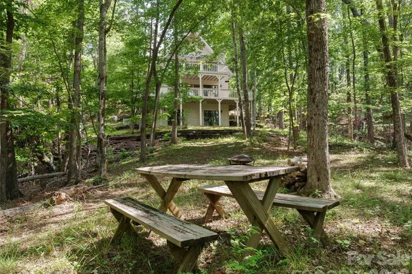 43 HUNGRYNECK HOLLOW LN