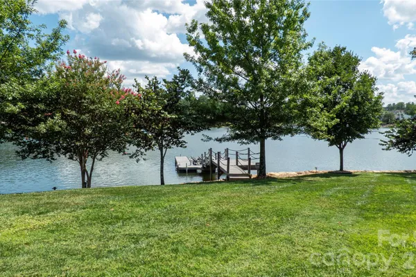 122 SISTERS COVE CT