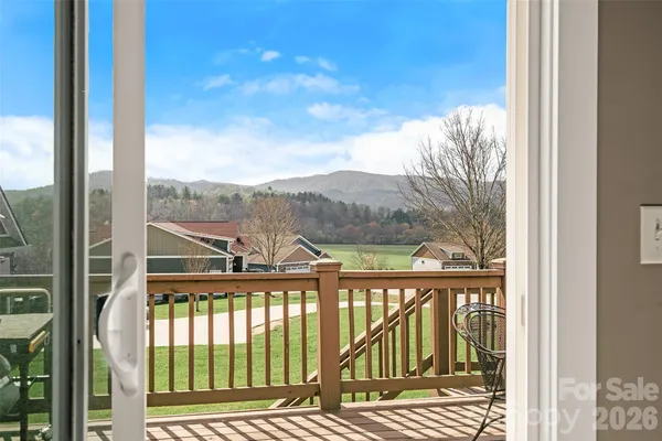 223 RIVER BREEZE LN