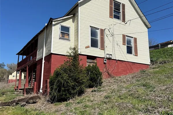 100 HICKORY ST