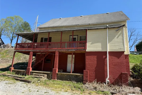 100 HICKORY ST