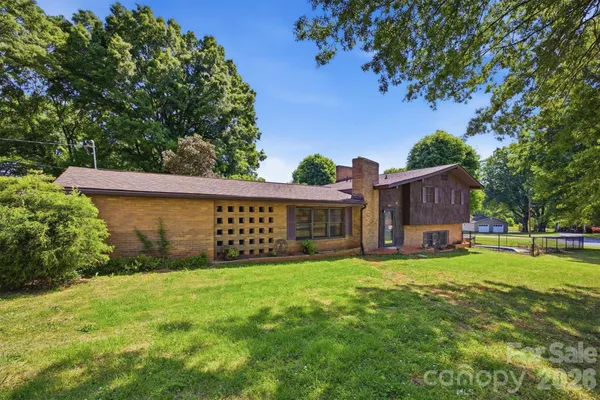 3634 BROOKWOOD DR